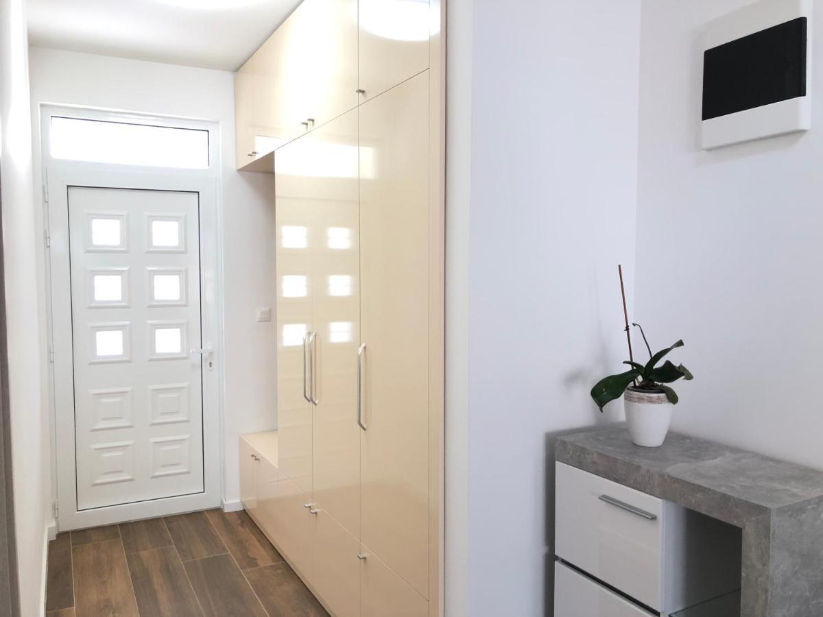 Apartment Sara With Seaview Budva Bagian luar foto